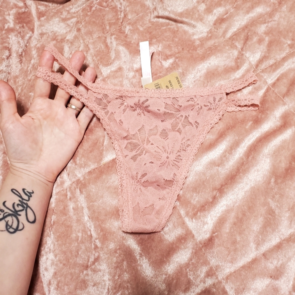 Victoria's secret vintage pink lace thong panties with double straps on sides S